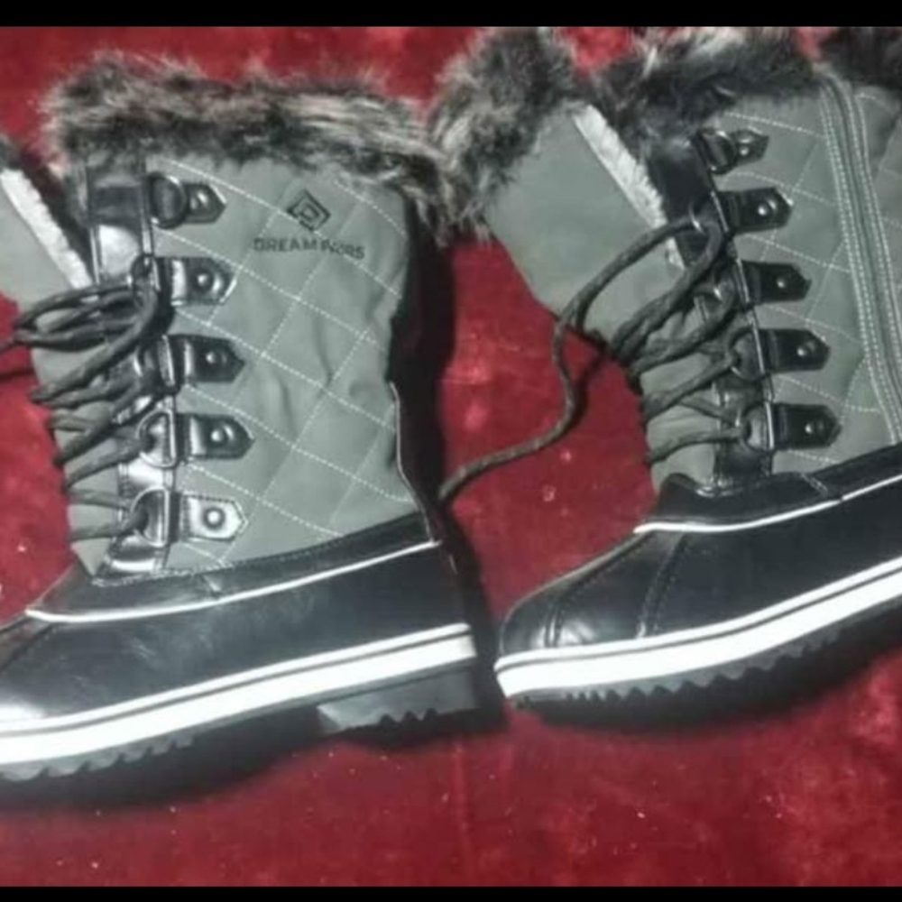 Dream Pairs Women's Black and Gray Winter Boots